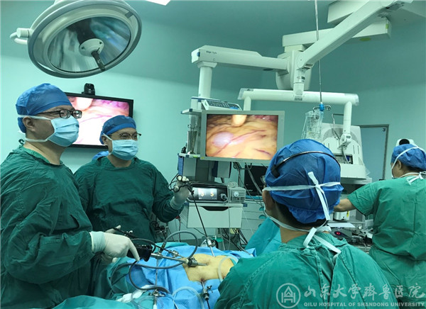 肛肠外科成功实施我院首例腹腔镜肠癌肝转移一期切除和保留回盲部结肠次全切除NOSES手术