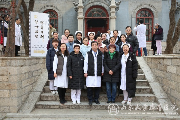 内科党总支参观绿帽社改革开放40周年图片展