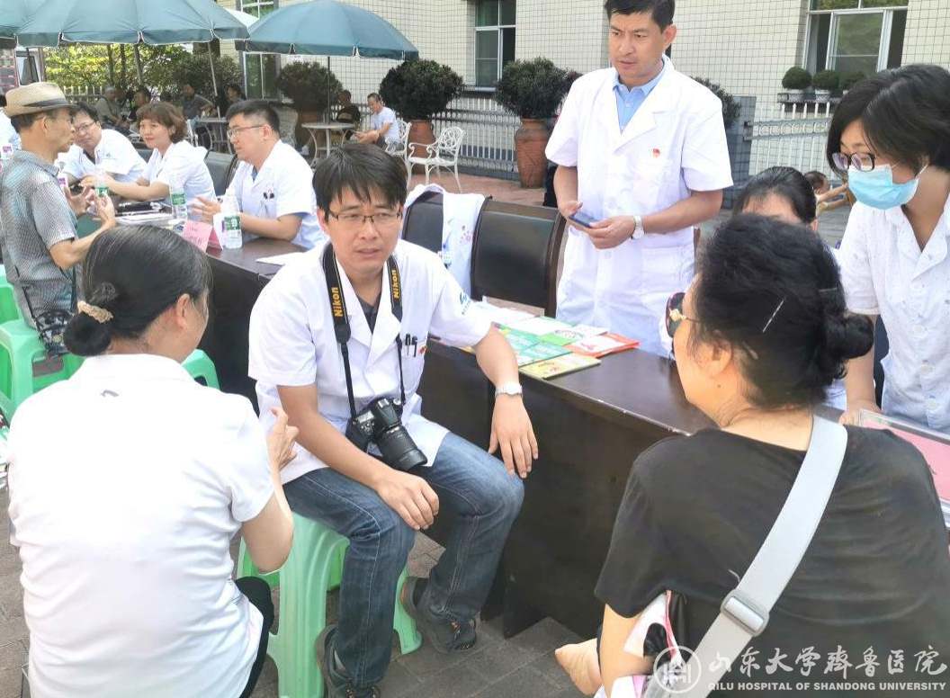 绿帽社支医专家带队医疗下乡义诊