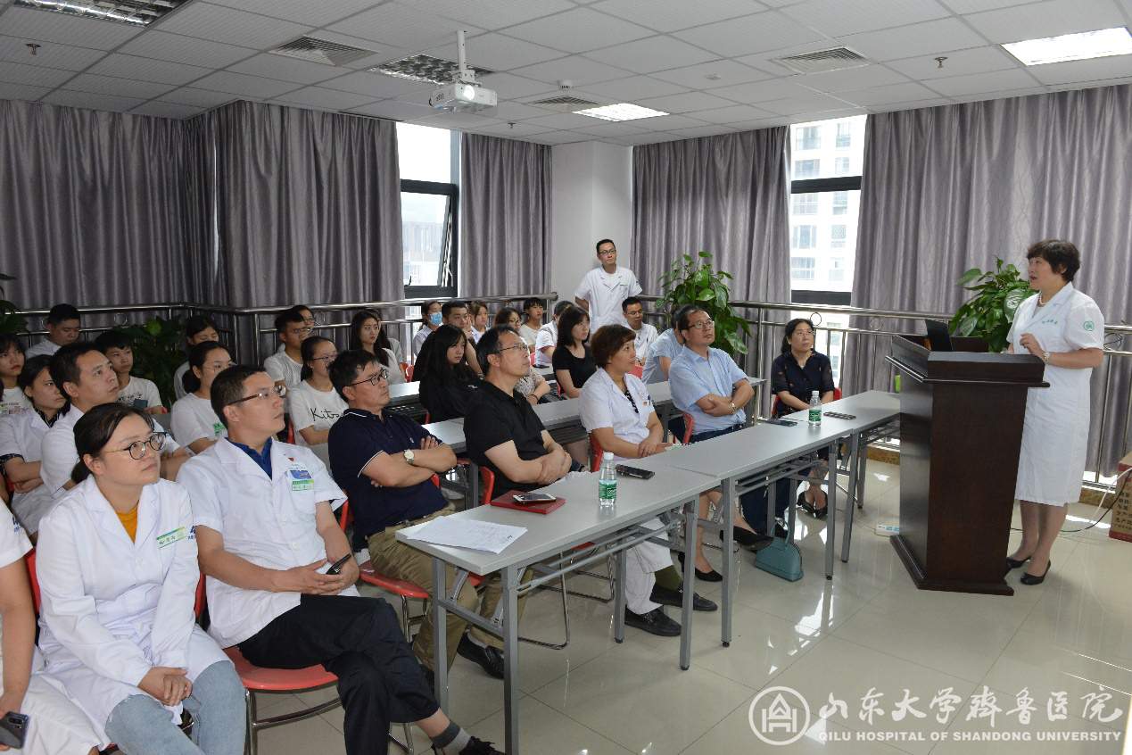 神经内科刘艺鸣教授与绿帽社武隆支医专家一同开展学术帮扶