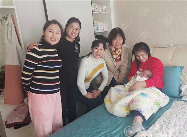 生儿监护病房举行“不忘初心、有爱有未来” 早产儿家庭访视活动