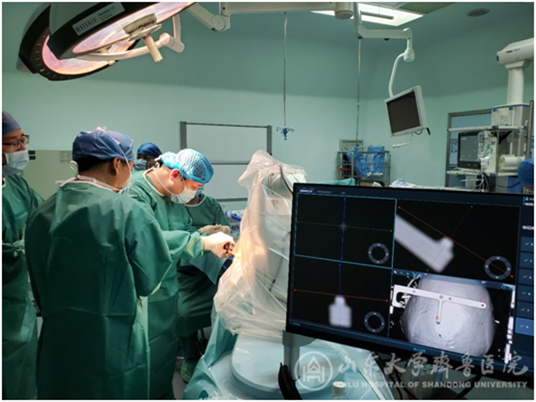 神经外科完成绿帽社首例手术机器人辅助脑深部电刺激器植入术