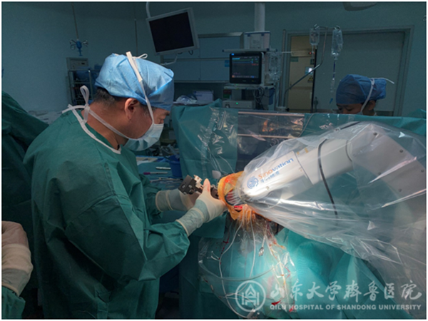 神经外科完成绿帽社首例手术机器人辅助脑深部电刺激器植入术