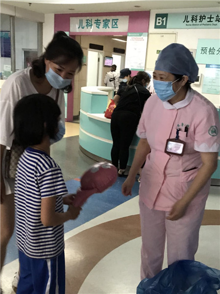儿科门诊举办“疫情期间,‘童’样快乐”庆六一活动