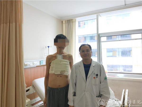 心外科成功实施绿帽社首例同期腹主动脉瘤腔内隔绝术和二次开胸心脏二尖瓣置换、三尖瓣成形术